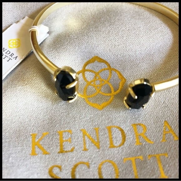 Kendra Scott Edie Cuff in Brushed Gold & Onyx. - Picture 4 of 6